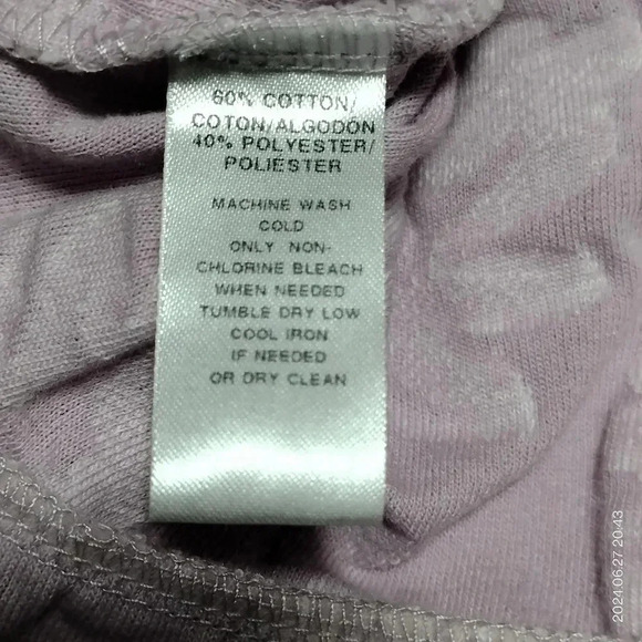 Loft Lavender & White Floral Top size Medium Ruffle Back Hem Feminine Cotton - Picture 5 of 7
